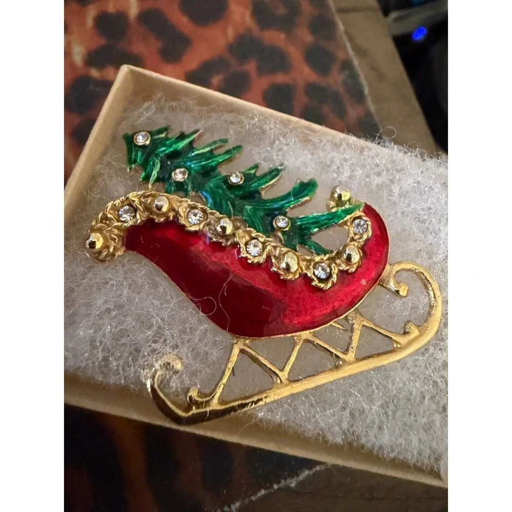 Christmas Tree Sleigh Brooch Pin Rhinestones Enameled Gold‎ Tone Vintage * ReAd